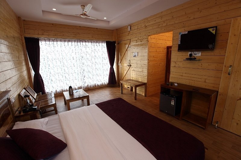 House Boat at MPT Hanuwantiya Resort Indira Sagar Backwater